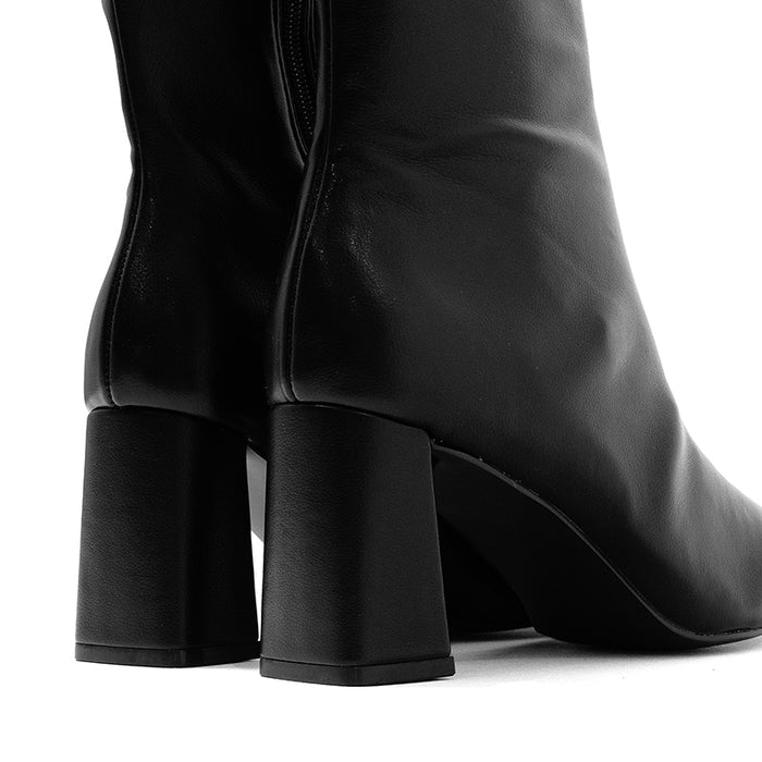 STEVE MADDEN-HOLLY - available at RUBINO